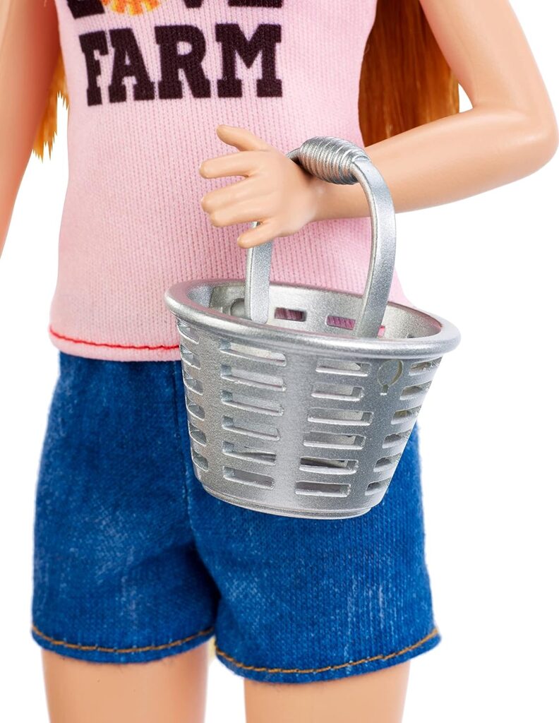 Barbie Chicken Farmer Doll, Red-Haired, and Playset with Henhouse, 3 Chickens, 2 Chicks and More, Career-Themed Toy for 3 to 7 Year Olds (Amazon Exclusive)